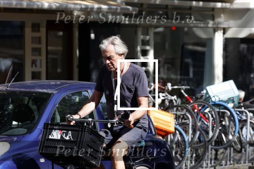 Amsterdam 20 maart 2020
Derek de Lint op de fiets in Amsterdam zuid.