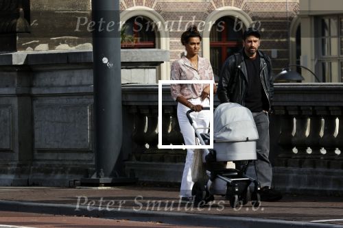 Amsterdam 4 september 2020
Dotan wandelend met een vriendin en haar baby