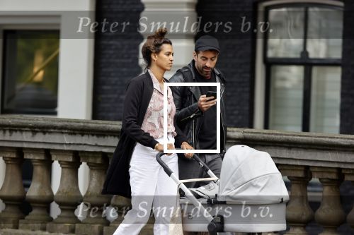Amsterdam 4 september 2020
Dotan wandelend met een vriendin en haar baby