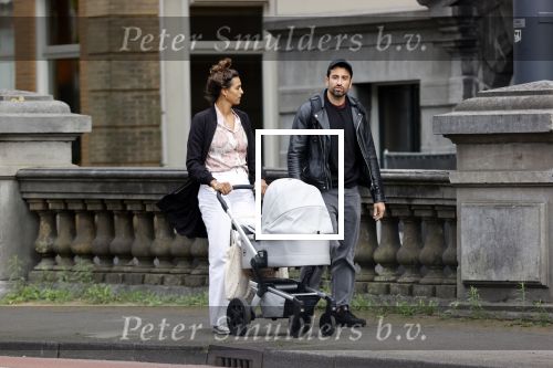 Amsterdam 4 september 2020
Dotan wandelend met een vriendin en haar baby