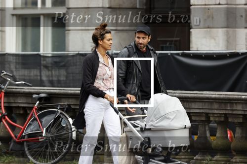 Amsterdam 4 september 2020
Dotan wandelend met een vriendin en haar baby