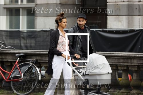 Amsterdam 4 september 2020
Dotan wandelend met een vriendin en haar baby