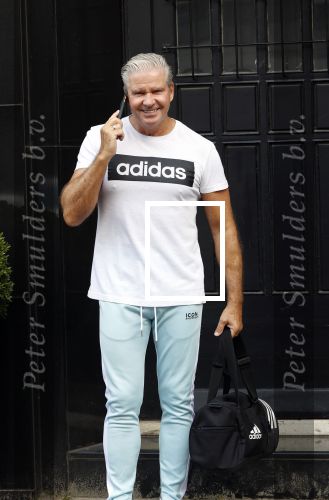 Amsterdam 16 september 2020
Dries Roelvink bellend op straat