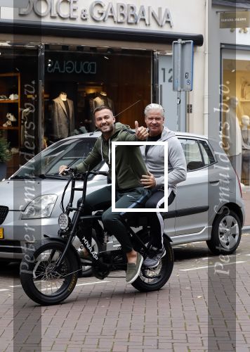 Amsterdam 12 september 2020
Dave en Dries Roelvink samen op electrische Knaap fiets