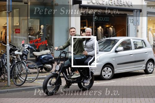 Amsterdam 12 september 2020
Dave en Dries Roelvink samen op electrische Knaap fiets