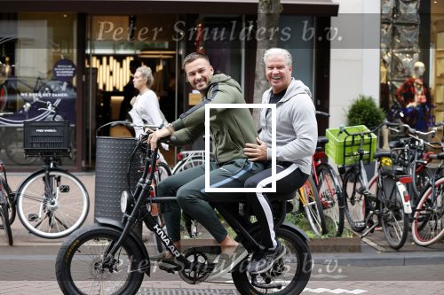 Amsterdam 12 september 2020
Dave en Dries Roelvink samen op electrische Knaap fiets
