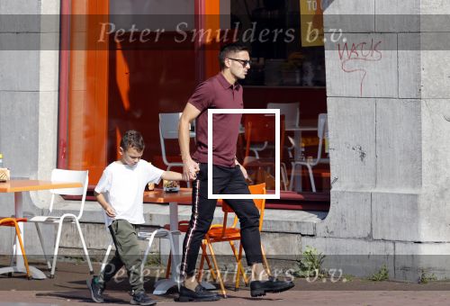 Amsterdam 14 september 2020
Dusan tadic met kinderen en vrouw op straat in Amsterdam