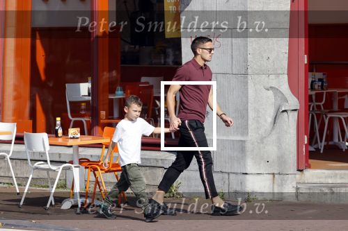 Amsterdam 14 september 2020
Dusan tadic met kinderen en vrouw op straat in Amsterdam
