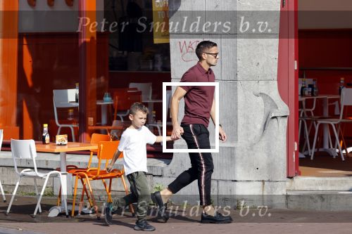 Amsterdam 14 september 2020
Dusan tadic met kinderen en vrouw op straat in Amsterdam