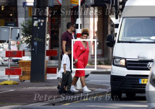 Amsterdam 14 september 2020
Dusan tadic met kinderen en vrouw op straat in Amsterdam