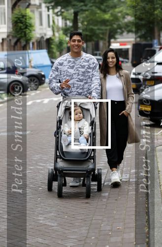 Amsterdam 9 september 2020
Edson Alvarez met vriendin en dochter in Amsterdam zuid
