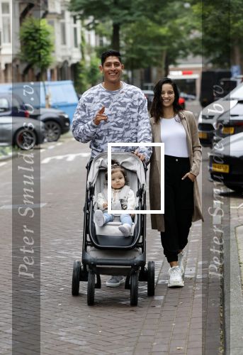 Amsterdam 9 september 2020
Edson Alvarez met vriendin en dochter in Amsterdam zuid