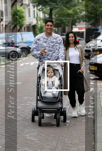Amsterdam 9 september 2020
Edson Alvarez met vriendin en dochter in Amsterdam zuid