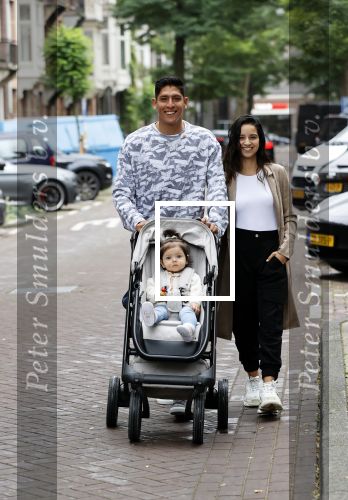 Amsterdam 9 september 2020
Edson Alvarez met vriendin en dochter in Amsterdam zuid