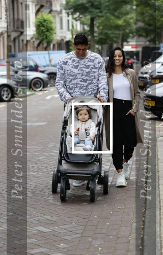 Amsterdam 9 september 2020
Edson Alvarez met vriendin en dochter in Amsterdam zuid