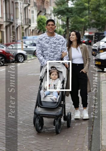 Amsterdam 9 september 2020
Edson Alvarez met vriendin en dochter in Amsterdam zuid