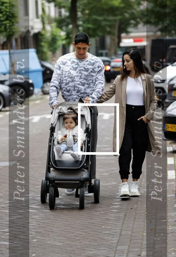 Amsterdam 9 september 2020
Edson Alvarez met vriendin en dochter in Amsterdam zuid
