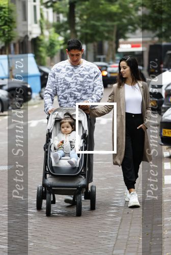 Amsterdam 9 september 2020
Edson Alvarez met vriendin en dochter in Amsterdam zuid