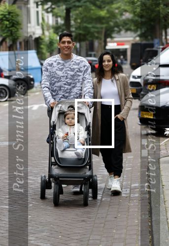 Amsterdam 9 september 2020
Edson Alvarez met vriendin en dochter in Amsterdam zuid