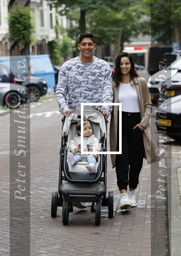 Amsterdam 9 september 2020
Edson Alvarez met vriendin en dochter in Amsterdam zuid