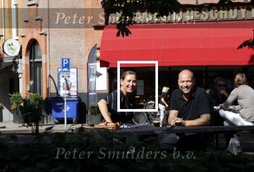 Amsterdam 19 augustus 2020
Evert Blauwendraat met een kennis op pleinte op de cornelis schuytstraat