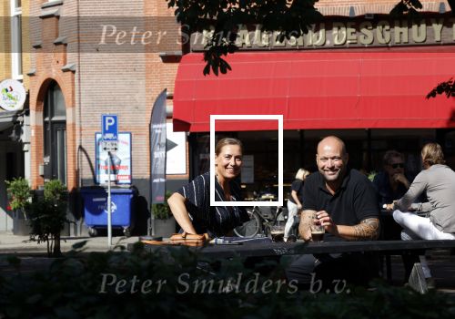 Amsterdam 19 augustus 2020
Evert Blauwendraat met een kennis op pleinte op de cornelis schuytstraat
