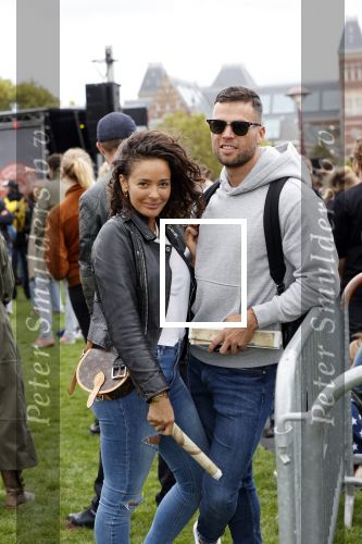 Amsterdam 5 september 2020
Demonstratie tegen Corana op het museumplein. Fajah Lourens kwam met haar vriend