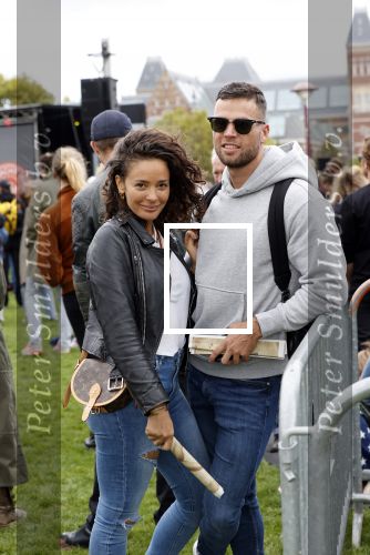 Amsterdam 5 september 2020
Demonstratie tegen Corana op het museumplein. Fajah Lourens kwam met haar vriend