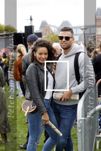 Amsterdam 5 september 2020
Demonstratie tegen Corana op het museumplein. Fajah Lourens kwam met haar vriend