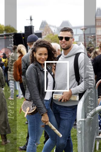Amsterdam 5 september 2020
Demonstratie tegen Corana op het museumplein. Fajah Lourens kwam met haar vriend