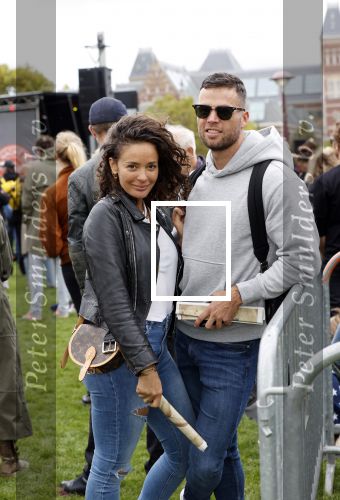 Amsterdam 5 september 2020
Demonstratie tegen Corana op het museumplein. Fajah Lourens kwam met haar vriend