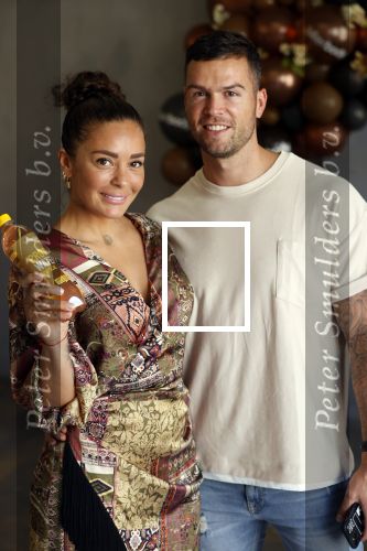 Amsterdam 14 september 2020
Presentatie frisdrank en reep van Fajah Lourens die bij alle jumbo supermarkten verkocht gaat worden .
Fajah met haar vriend Daan v Dijk