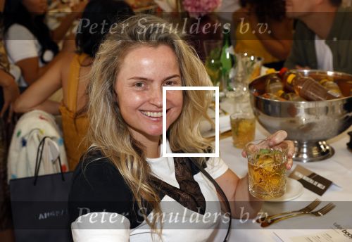 Amsterdam 14 september 2020
Presentatie frisdrank en reep van Fajah Lourens die bij alle jumbo supermarkten verkocht gaat worden .
Fatima Moreiro de Melo