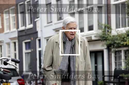 Amsterdam 27 augustus 2020
Frits Bolkestein met wandelstok op straat in het centrum van Amsterdam.