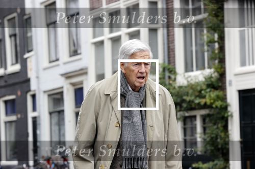 Amsterdam 27 augustus 2020
Frits Bolkestein met wandelstok op straat in het centrum van Amsterdam.