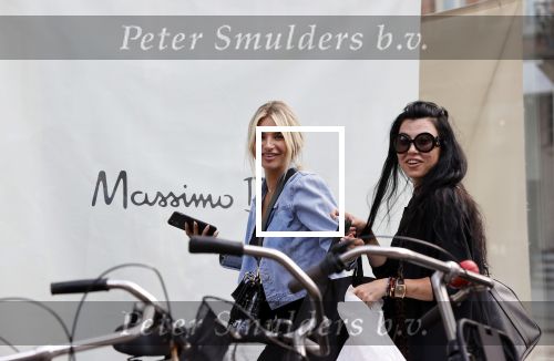 Amsterdam 16 september 2020
Gaby Blaaser met Graziella Ferraro op de pc hooftstraat