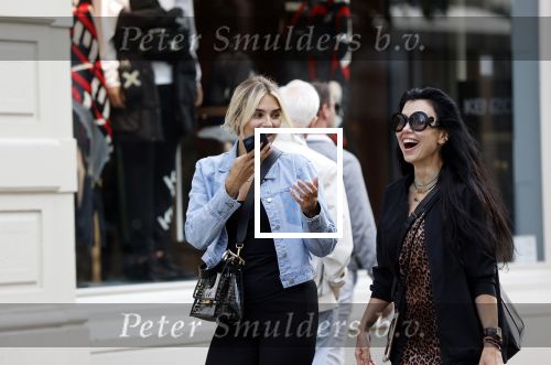 Amsterdam 16 september 2020
Gaby Blaaser met Graziella Ferraro op de pc hooftstraat