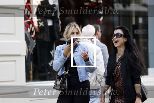 Amsterdam 16 september 2020
Gaby Blaaser met Graziella Ferraro op de pc hooftstraat