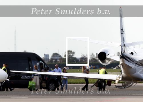 Schiphol Oost 17 september 2020
Gigi Ravelli en haar kind vliegen vanaf schiphol oost met een prive vliegtuig naar een buitenlandse bestemming. Ook vriendinnen en hun kinderen vliegen mee.