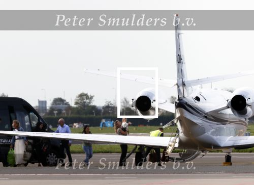 Schiphol Oost 17 september 2020
Gigi Ravelli en haar kind vliegen vanaf schiphol oost met een prive vliegtuig naar een buitenlandse bestemming. Ook vriendinnen en hun kinderen vliegen mee.