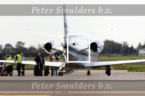 Schiphol Oost 17 september 2020
Gigi Ravelli en haar kind vliegen vanaf schiphol oost met een prive vliegtuig naar een buitenlandse bestemming. Ook vriendinnen en hun kinderen vliegen mee.