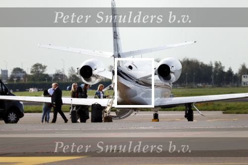 Schiphol Oost 17 september 2020
Gigi Ravelli en haar kind vliegen vanaf schiphol oost met een prive vliegtuig naar een buitenlandse bestemming. Ook vriendinnen en hun kinderen vliegen mee.
