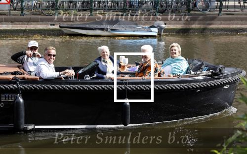 Amsterdam 17 september 2020
Ton en Hannie Veerkamp met hun zoon en vrienden aan het varen in de grachten van Amsterdam. Ze hebben een Maxima sloep
