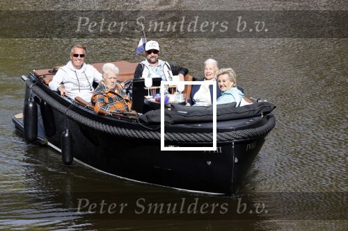 Amsterdam 17 september 2020
Ton en Hannie Veerkamp met hun zoon en vrienden aan het varen in de grachten van Amsterdam. Ze hebben een Maxima sloep