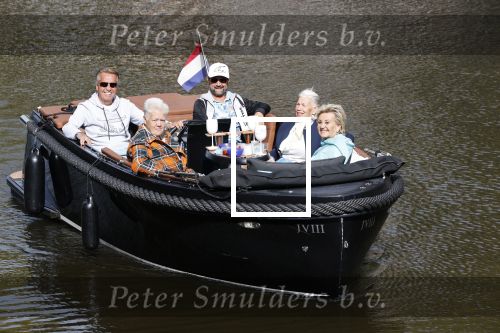 Amsterdam 17 september 2020
Ton en Hannie Veerkamp met hun zoon en vrienden aan het varen in de grachten van Amsterdam. Ze hebben een Maxima sloep