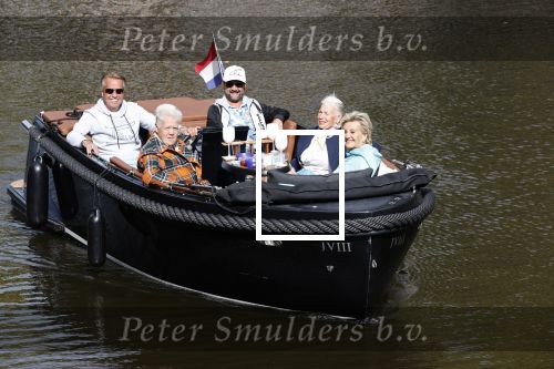 Amsterdam 17 september 2020
Ton en Hannie Veerkamp met hun zoon en vrienden aan het varen in de grachten van Amsterdam. Ze hebben een Maxima sloep