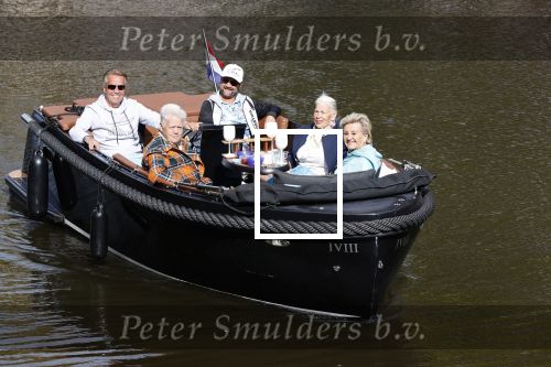 Amsterdam 17 september 2020
Ton en Hannie Veerkamp met hun zoon en vrienden aan het varen in de grachten van Amsterdam. Ze hebben een Maxima sloep
