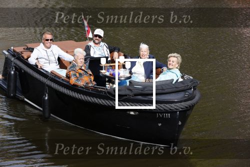 Amsterdam 17 september 2020
Ton en Hannie Veerkamp met hun zoon en vrienden aan het varen in de grachten van Amsterdam. Ze hebben een Maxima sloep