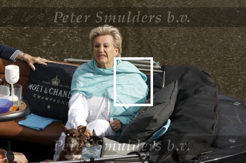 Amsterdam 17 september 2020
Ton en Hannie Veerkamp met hun zoon en vrienden aan het varen in de grachten van Amsterdam. Ze hebben een Maxima sloep