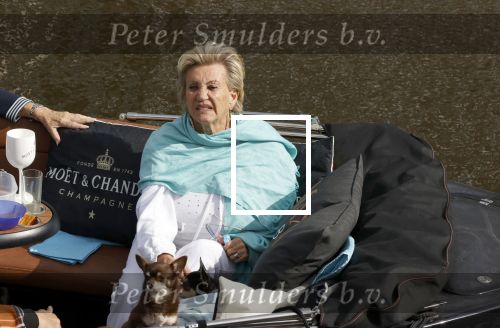 Amsterdam 17 september 2020
Ton en Hannie Veerkamp met hun zoon en vrienden aan het varen in de grachten van Amsterdam. Ze hebben een Maxima sloep